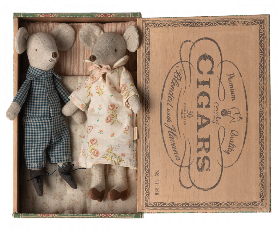 Grandma and Grandpa Mice in Cigarbox