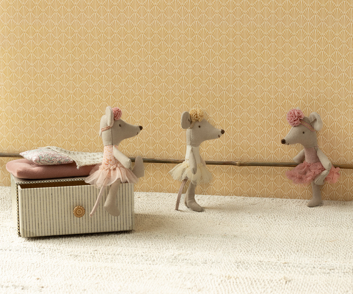 Ballerina Mouse Little Sister - Off White PRE-ORDER