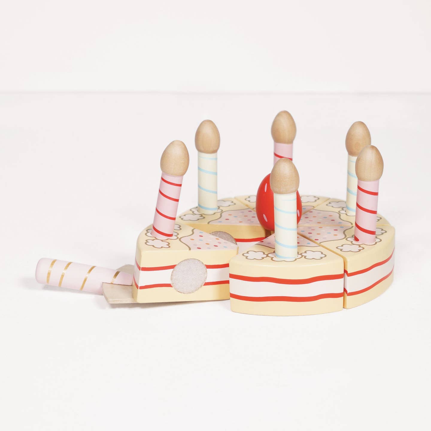 Sliceable Birthday Cake & Candles