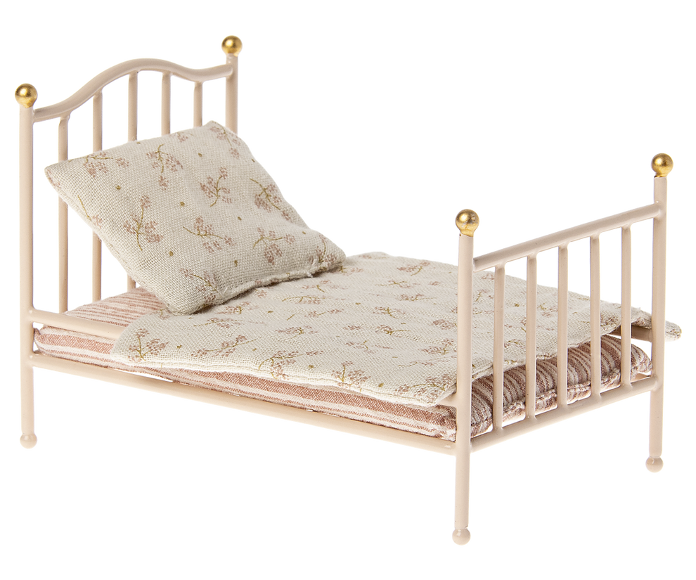 Vintage Bed - Rose - Bizzybods