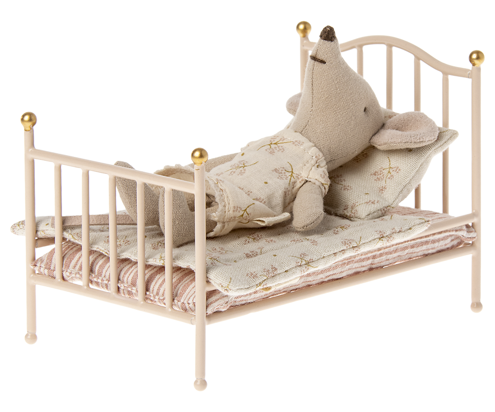 Vintage Bed - Rose - Bizzybods