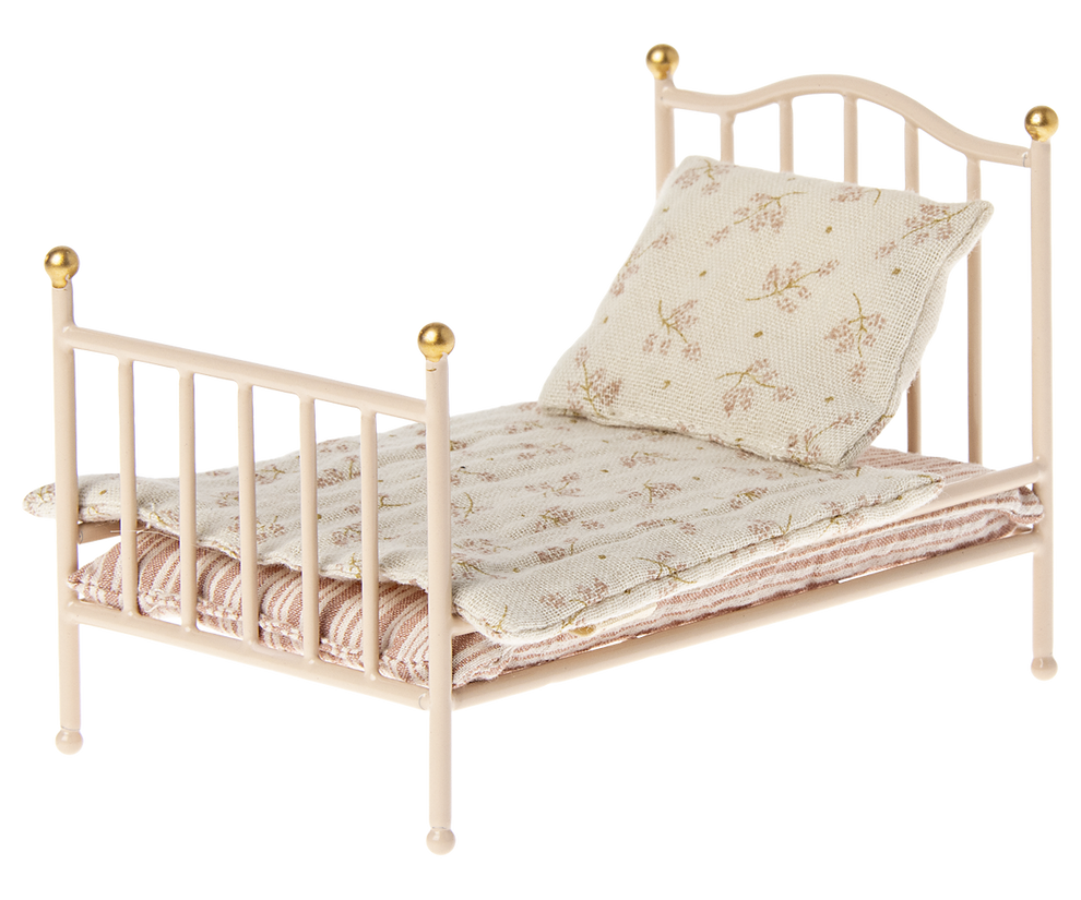 Vintage Bed - Rose - Bizzybods