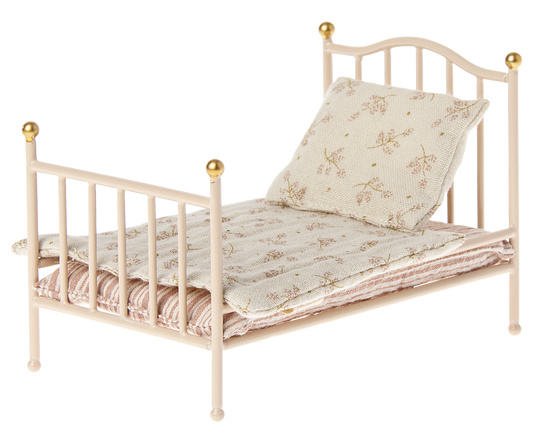Vintage Bed - Rose - Bizzybods