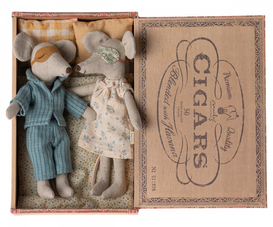 Mum & Dad Mice in Cigarbox