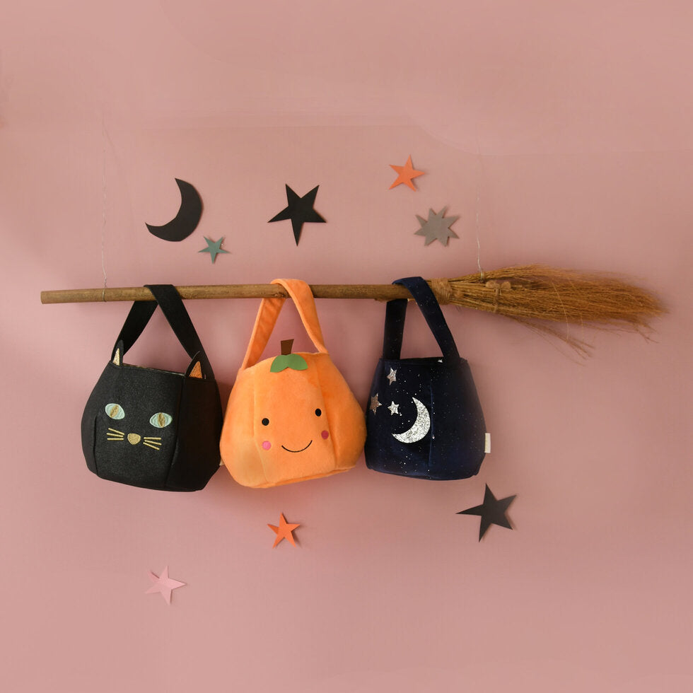 Black Cat Bucket Bag